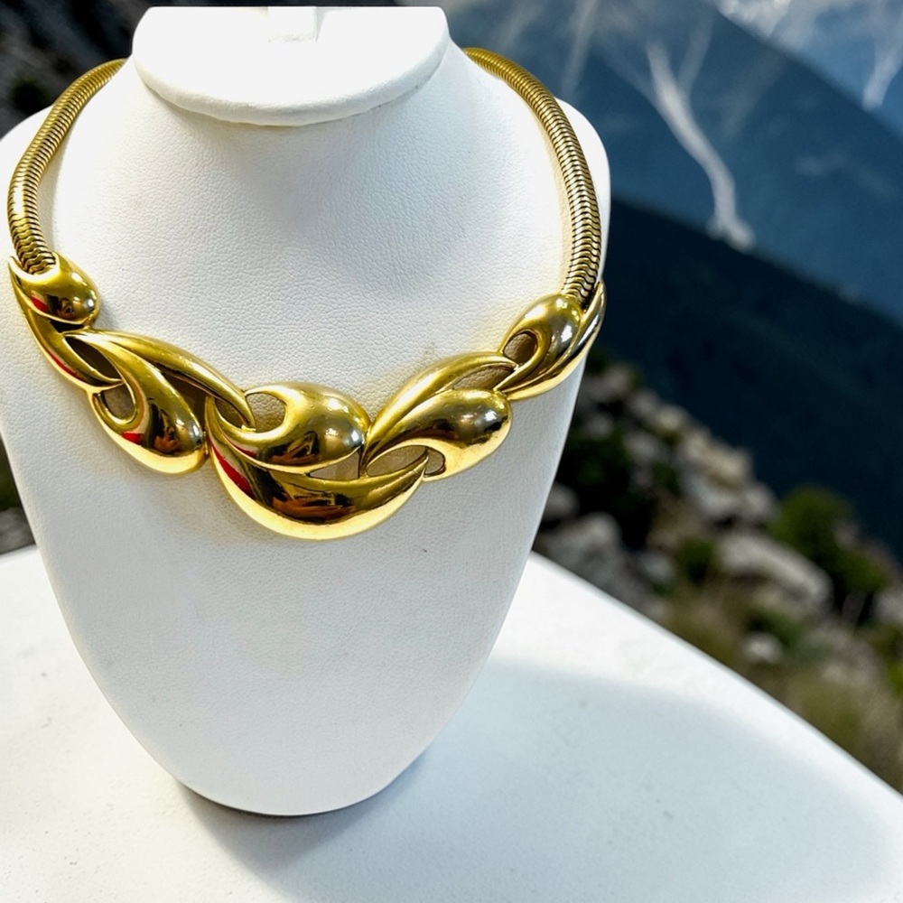 Vtg Signed  Trifari Kunio Matsumoto Modernist Gold Tone Swirl Necklace 7”
